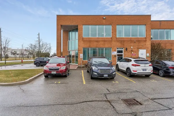 320 Harry Walker Pkwy N #13, Newmarket, ON L3Y 7B4