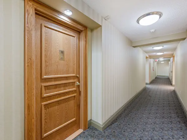 9 Northern Hts DR #502, Richmond Hill, ON L4B 4M5