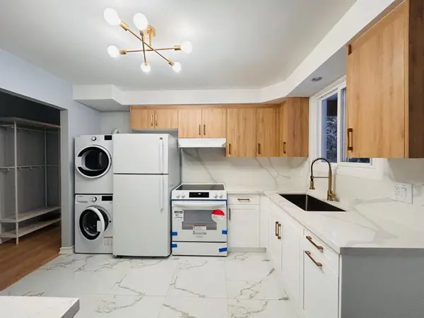 38 Bernick DR #Upper, Barrie, ON L4M 2V5