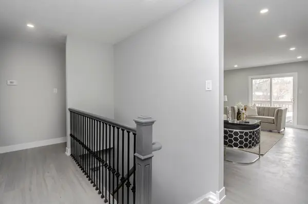 92 LILLIAN CRES #Main Floor, Barrie, ON L4N 5H7