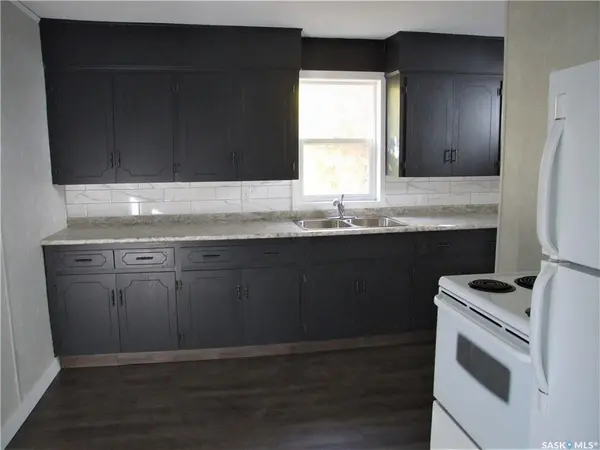 118 2nd STREET W, Leader, SK S0N 1H0