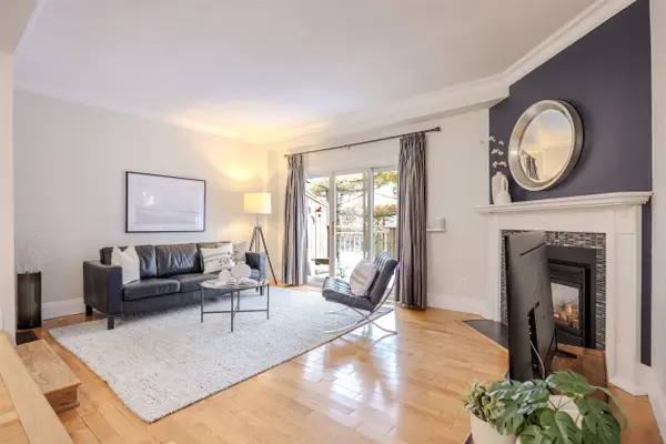 1060 Walden CIR #50, Mississauga, ON L5J 4J9