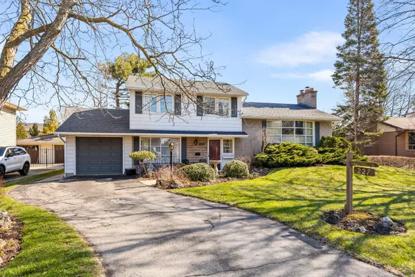 227 Sandwell DR, Oakville, ON L6L 4P3
