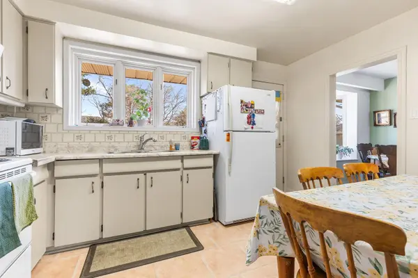 227 Sandwell DR, Oakville, ON L6L 4P3