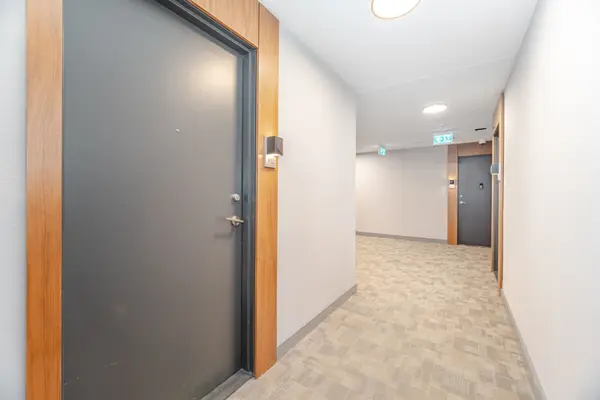 25 Neighbourhood LN #812, Toronto W07, ON M8Y 0C4