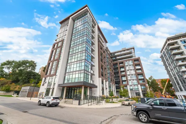 25 Neighbourhood LN #812, Toronto W07, ON M8Y 0C4