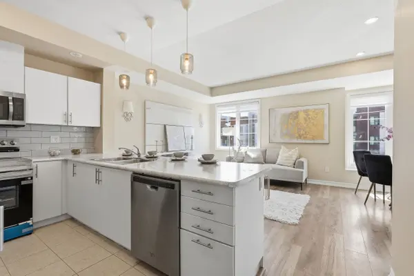 2420 Baronwood DR #40-02, Oakville, ON L6M 0X6