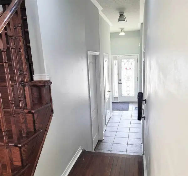 10 Palleschi DR #Upper, Brampton, ON L6P 2S1