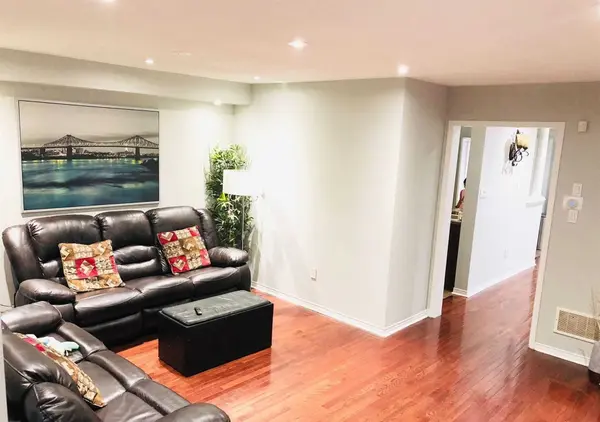 10 Palleschi DR #Upper, Brampton, ON L6P 2S1