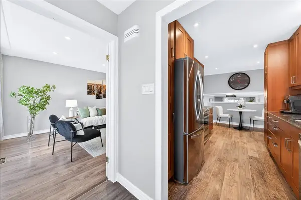 2504 Glamworth CRES, Mississauga, ON L5K 1G3