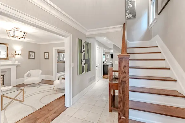 125 Glendonwynne RD, Toronto W02, ON M6P 3E7