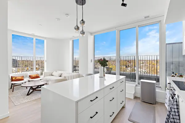 689 The Queensway N/A #PH10, Toronto W07, ON M8Y 0C8