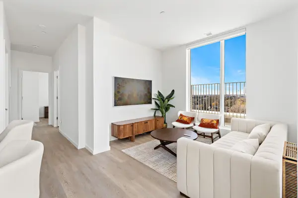 689 The Queensway N/A #PH10, Toronto W07, ON M8Y 0C8