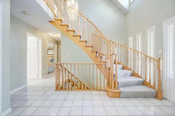 1612 Pilgrims WAY, Oakville, ON L6M 2H1