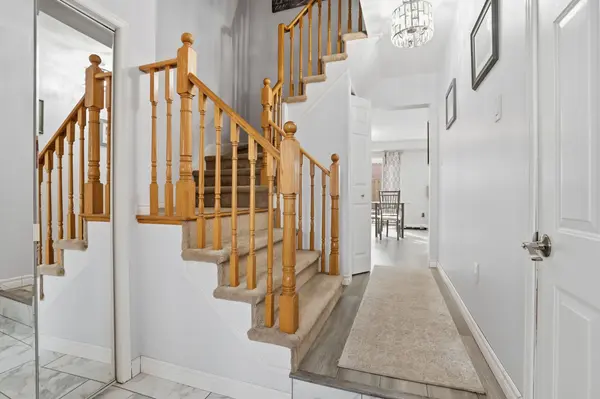 213 Windwood DR, Hamilton, ON L0R 1C0