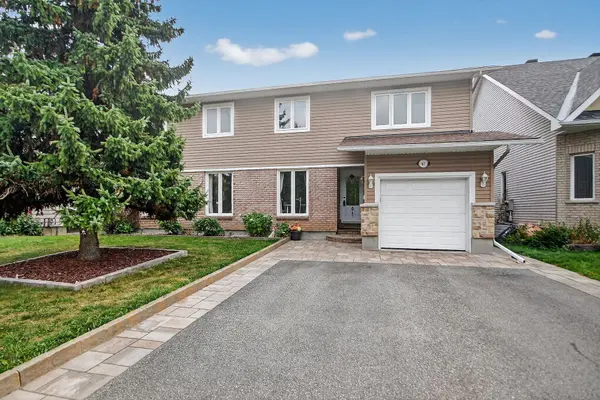 61 Fieldgate DR, Barrhaven, ON K2J 1V3