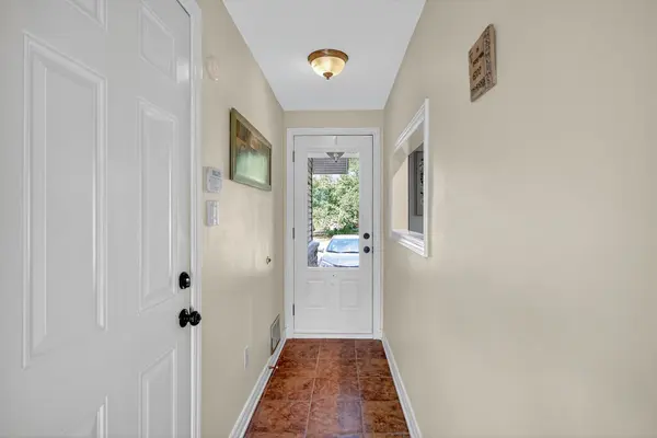 61 Fieldgate DR, Barrhaven, ON K2J 1V3