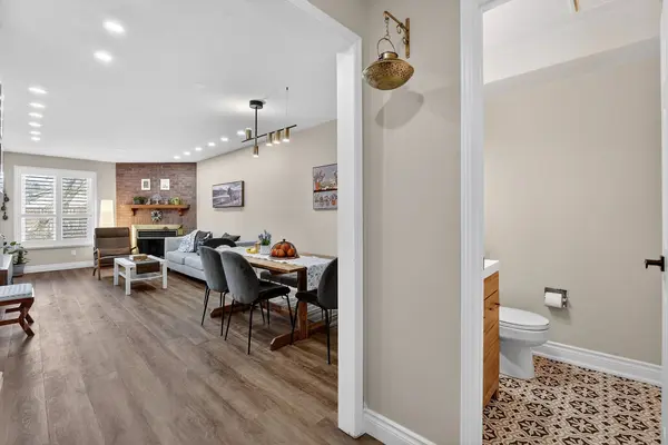 14 Huntingwood AVE #2, Hamilton, ON L9H 6X3