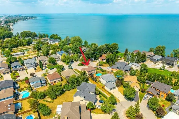 10 Shadowdale DR, Hamilton, ON L8E 5E7