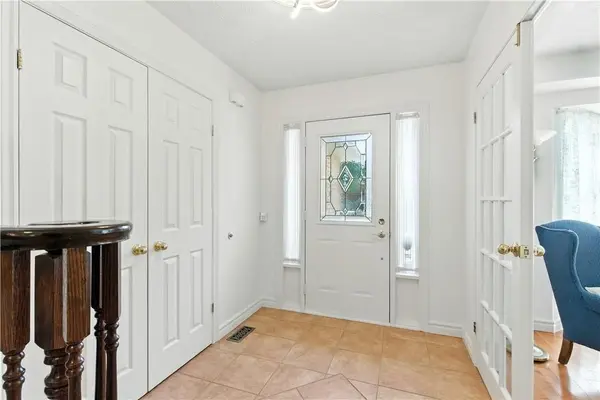 10 Shadowdale DR, Hamilton, ON L8E 5E7