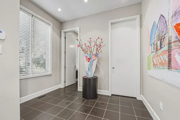 2 Anslow CT, Hamilton, ON L9H 6Z2