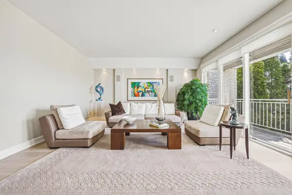 2 Anslow CT, Hamilton, ON L9H 6Z2