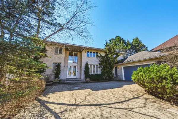 2 Anslow CT, Hamilton, ON L9H 6Z2