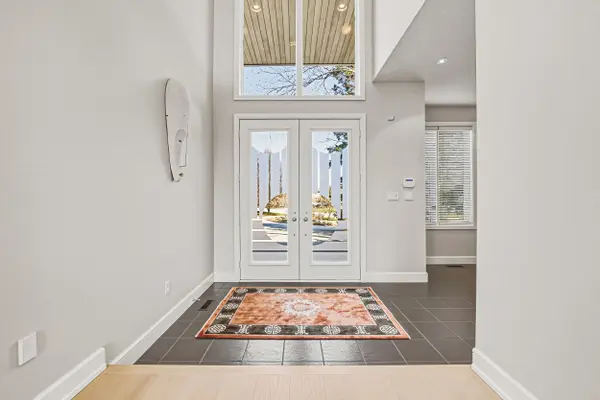 2 Anslow CT, Hamilton, ON L9H 6Z2