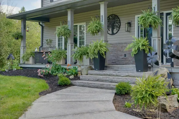 23 Thomas CRES, Huntsville, ON P1H 2M3