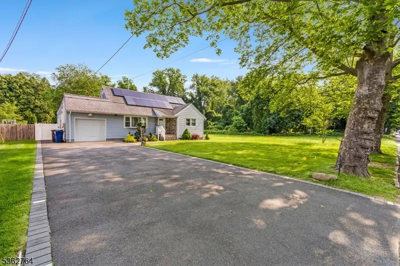 132 Parkside Rd, Plainfield City, NJ 07060