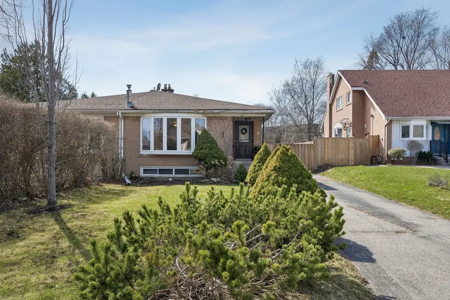 16 Ravenrock CT, Toronto C13, ON M3A 2Y9
