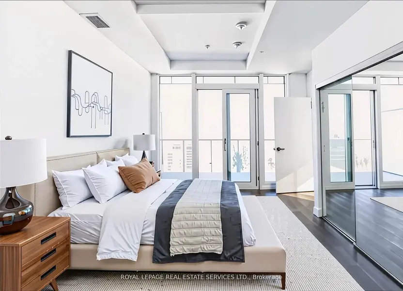 3900 Confederation Pkwy #4203, Mississauga, ON L5B 0M3