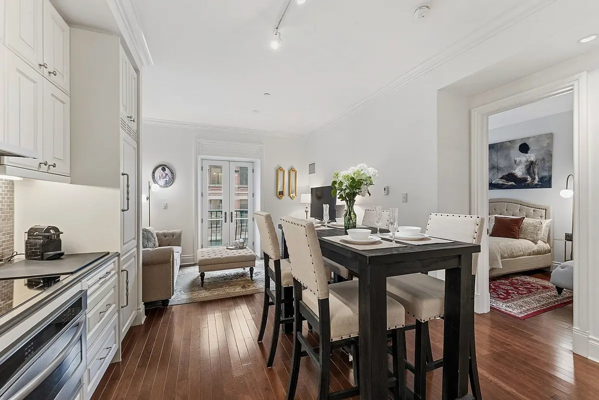 22 Leader LN #339, Toronto C08, ON M5E 0B2