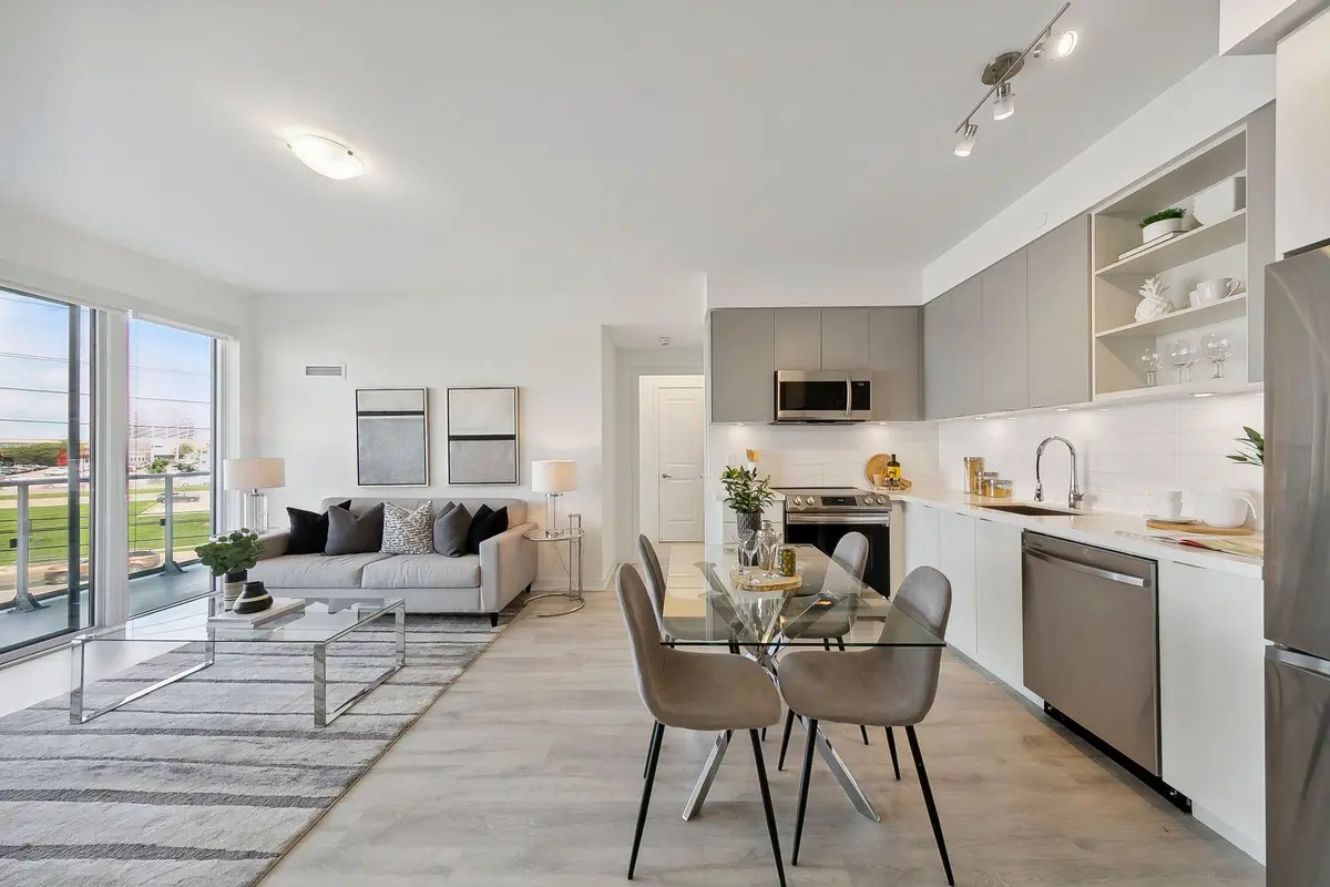 4655 Metcalfe AVE #302, Mississauga, ON L5M 0Z7