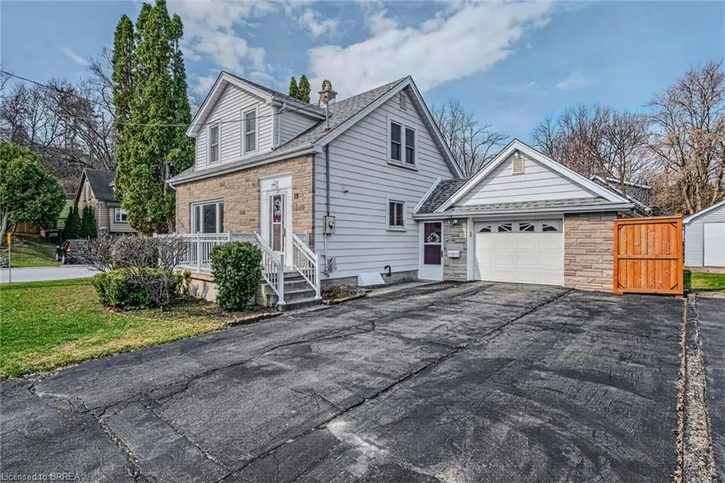 19 Lyndsay ST, Brantford, ON N3T 2C5