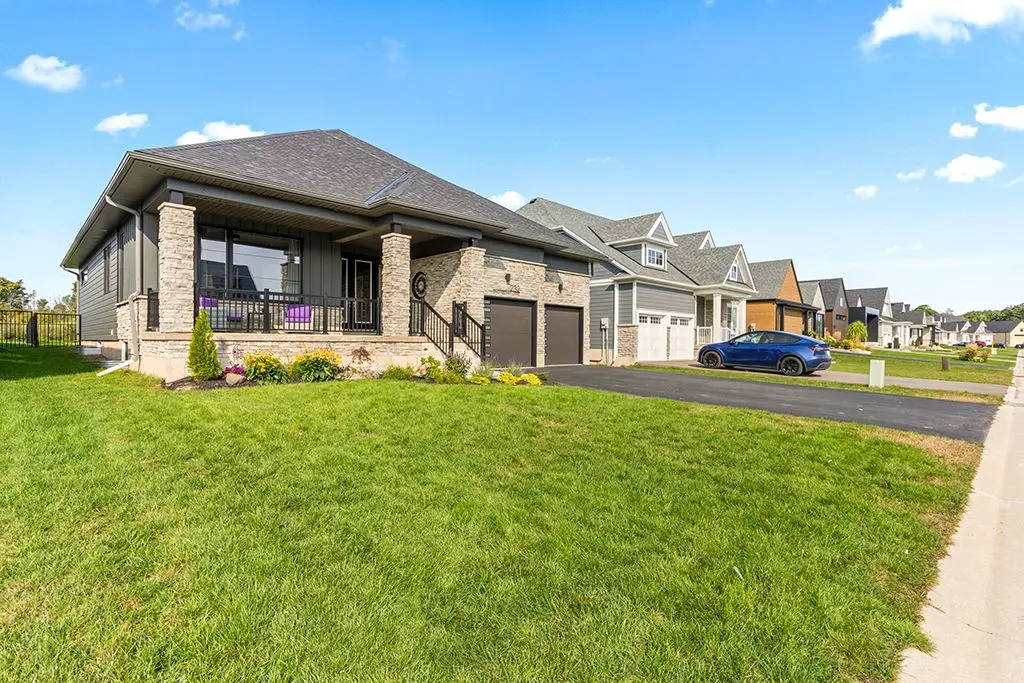 232 Snowberry LN, Georgian Bluffs, ON N0H 1S0