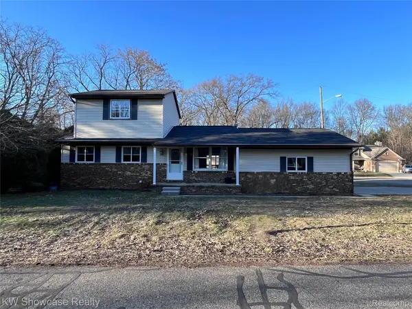 2034 E Nalone, Wixom, MI 48393