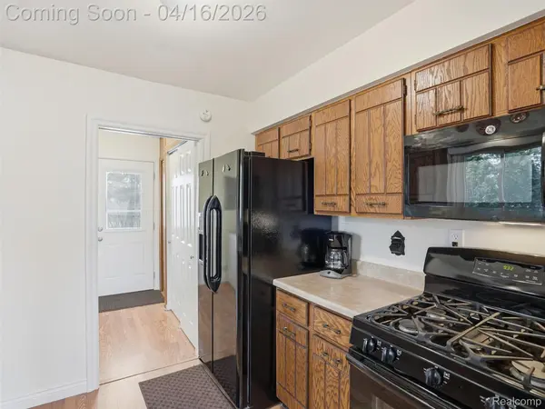 329 Lansing DR, Waterford Charter Township, MI 48328