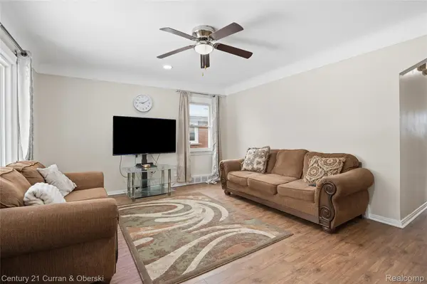 8227 Riverview ST, Dearborn Heights, MI 48127