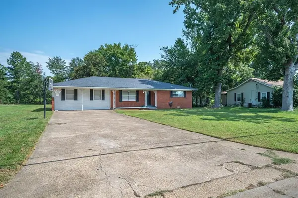 200 W Kansas Street, Van, TX 75790