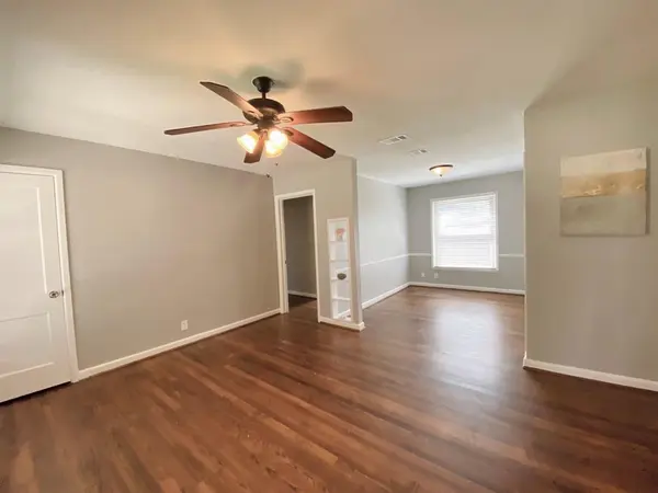 2114 Dunloe Avenue, Dallas, TX 75228