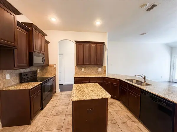 3717 Dutch Iris Lane, Forest Hill, TX 76140