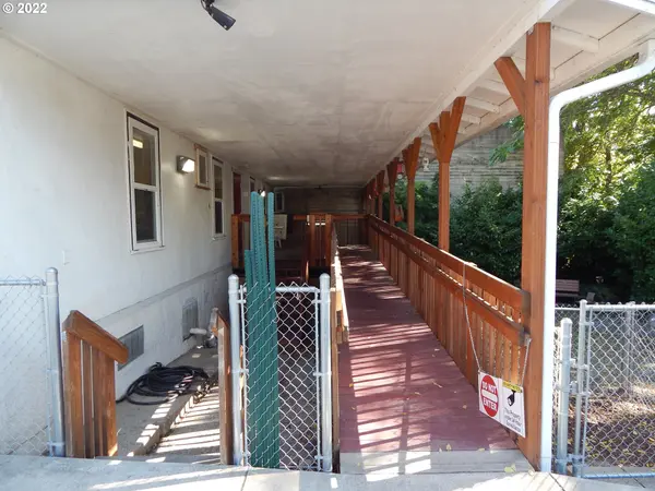 236 N MAIN ST, Myrtle Creek, OR 97457