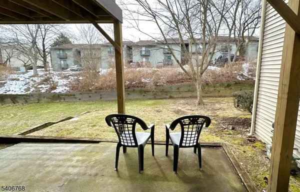 409 Spruce Hills Dr #409, Glen Gardner Boro, NJ 08826