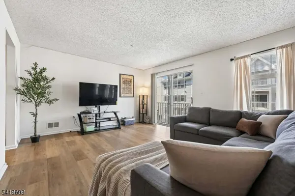 48 Cornerstone Ln, Newark City, NJ 07103