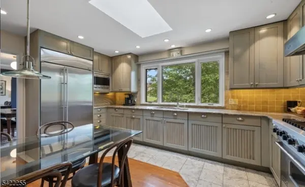 4 Jensen Ct, Chatham Twp., NJ 07928