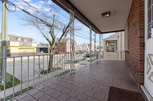 652 54 1St Ave, Elizabeth City, NJ 07202