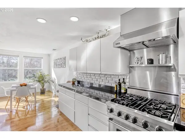 17011 SW VERSAILLES LN, Portland, OR 97224