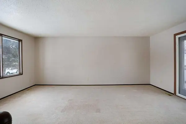 24 Beamish Park DR E, Brooks, AB T1R 0K1