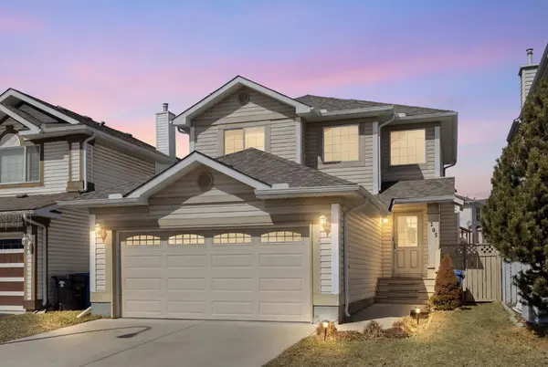 205 Scotia PT NW, Calgary, AB T3L 2B1